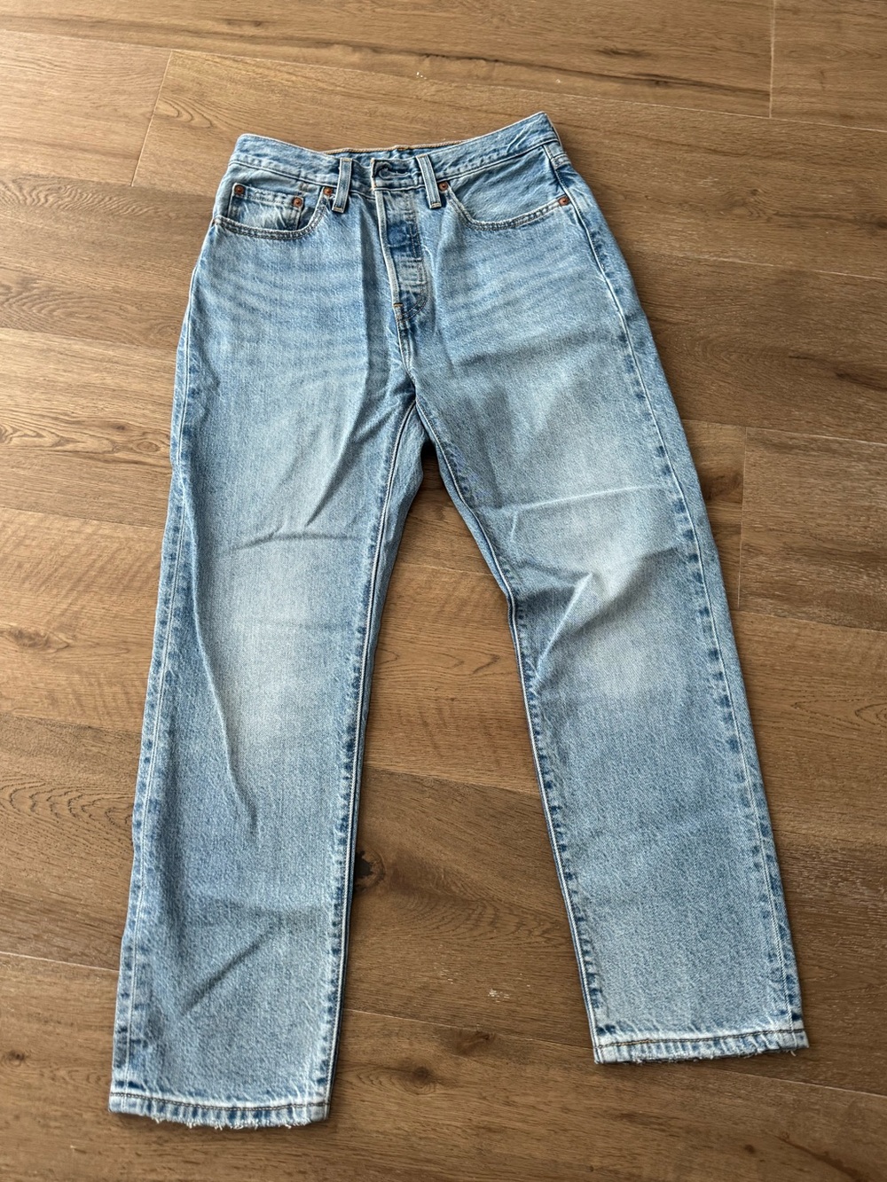 Levi's 501 Jeans in Light Blue Wash